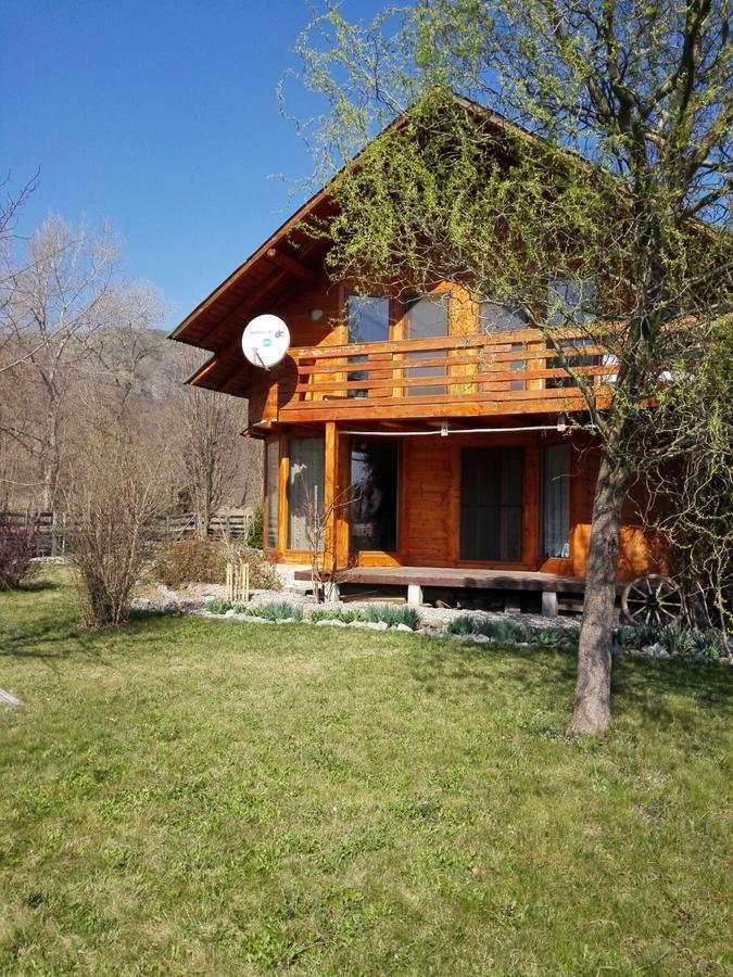 The Wooden House Villa Moldovenesti Exterior photo