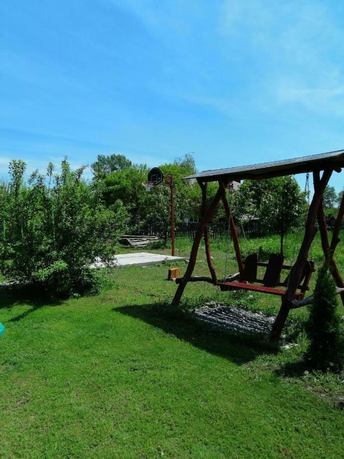 The Wooden House Villa Moldovenesti Exterior photo
